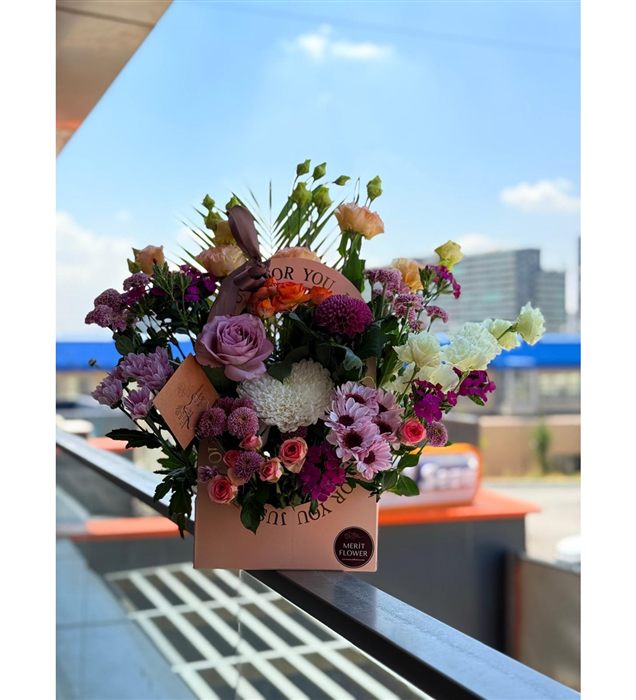 Bloom Harmony Çiçek Aranjmanı