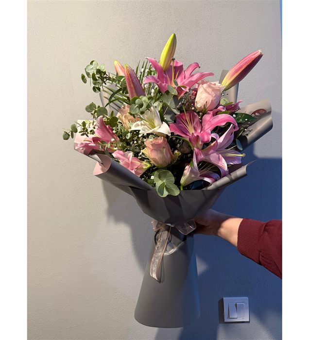 Pembe Lilyum ve Gül Buketi