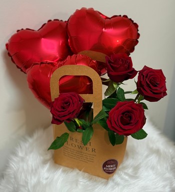 kırmızı gül buketi, kırmızı kalp balon