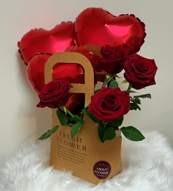 kırmızı gül buketi, kırmızı kalp balon